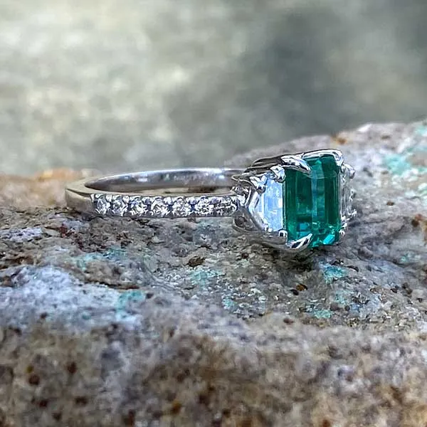 Emerald & Diamond Ring, 0.98ct.