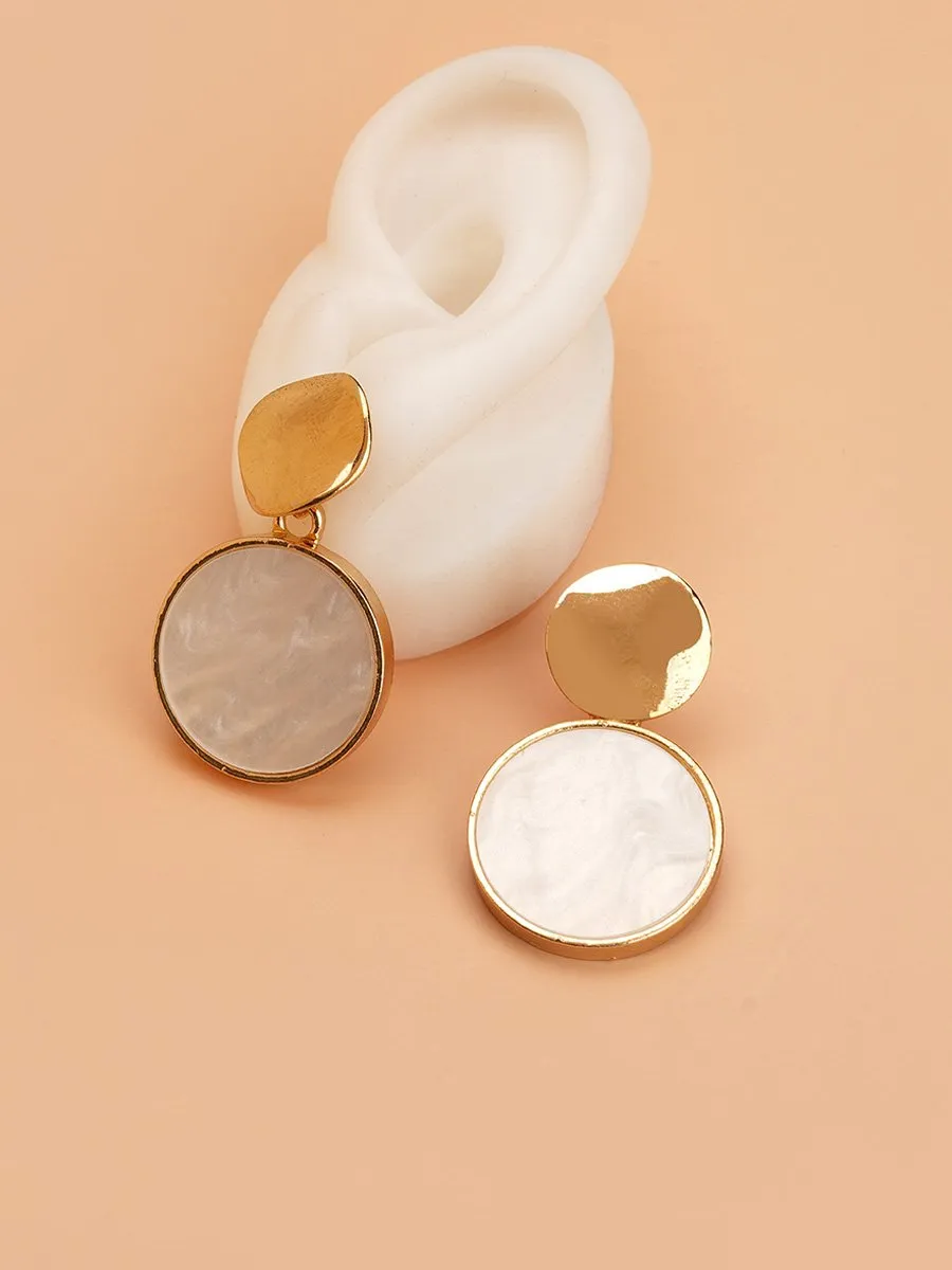 Fashionable and Versatile Pearl Earrings