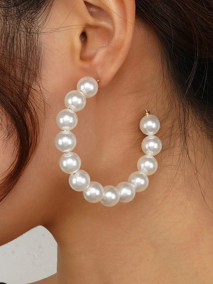 Fashionable and Versatile Pearl Earrings