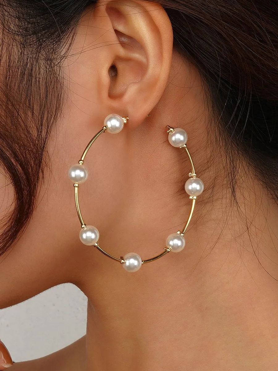 Fashionable and Versatile Pearl Earrings