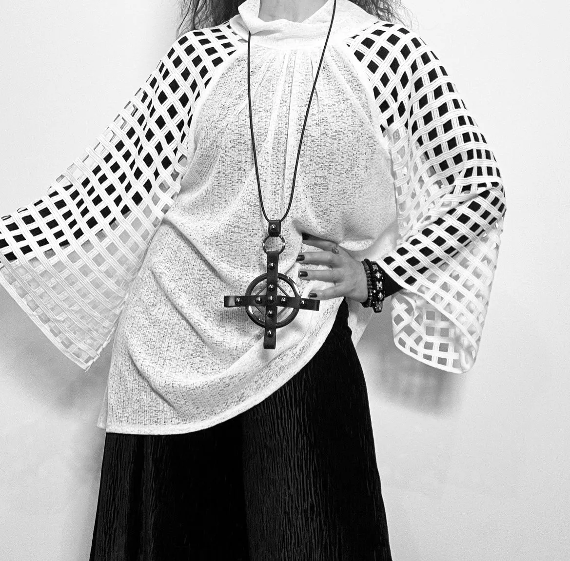 Juliette Top - White knit with mesh sleeve