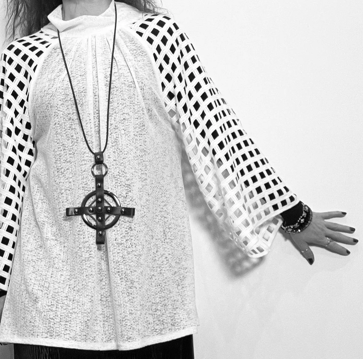 Juliette Top - White knit with mesh sleeve